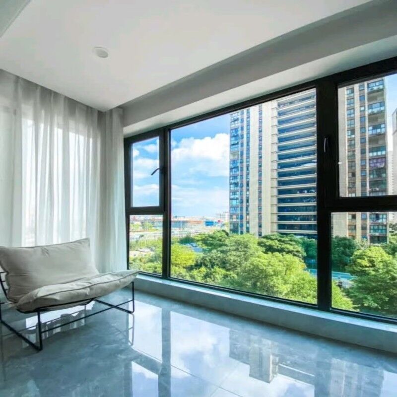 캘리포니아 타이틀 24 인증 알루미늄 캐시먼트 창문 현대 주택을위한 다점 잠금 시스템과 강화 된 힌지